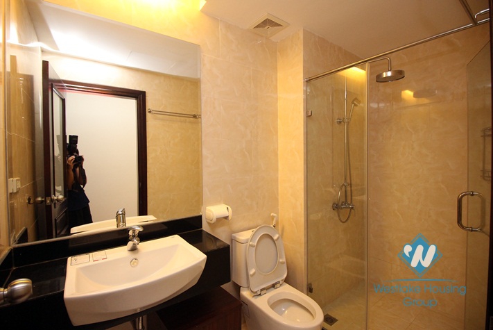 A high floor, 3 bedroom apartment for rent in central Westlake, Tay Ho